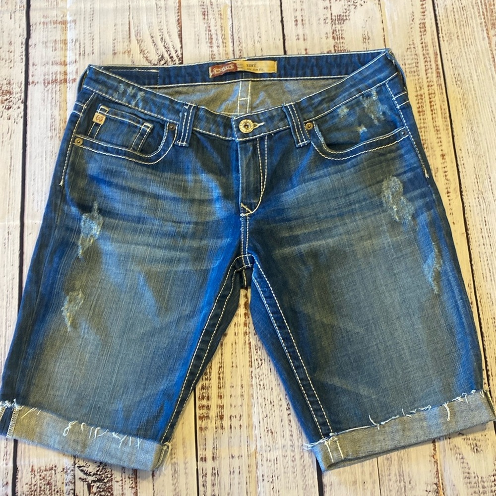 Big Star distressed denim shorts size 31